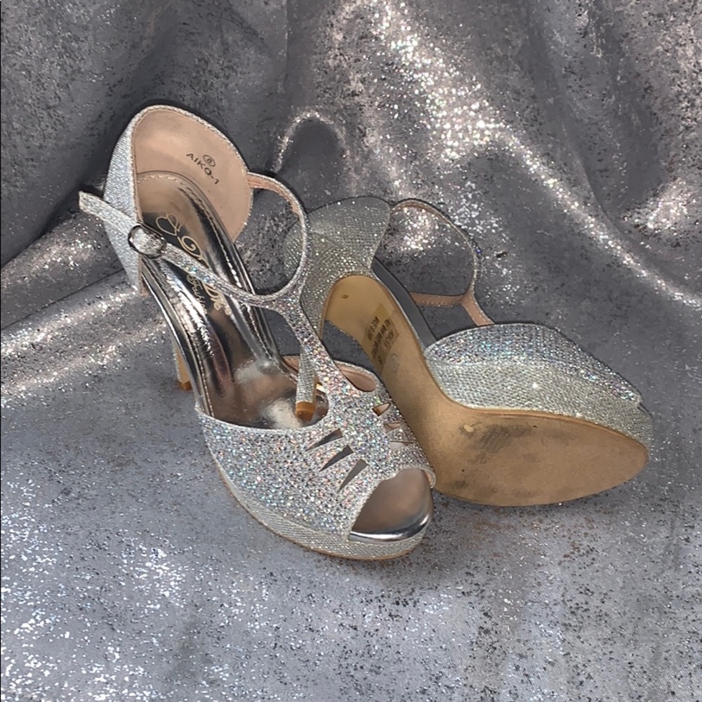 Tacones brillantes